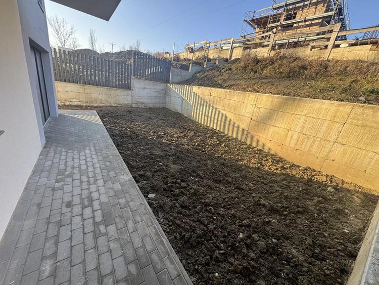 Duplex de vanzare, D+P+E, garaj 190mp utili, Tauti