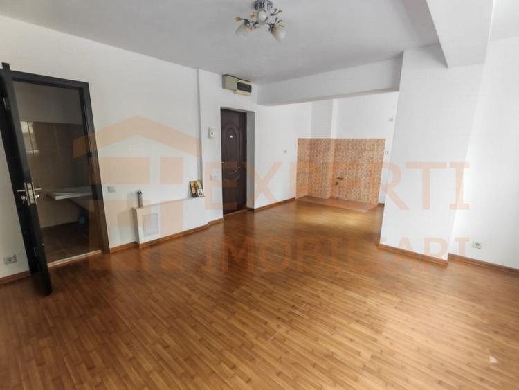 Apartament 2 camere de vanzare, in zona Baba Novac - Kamsas