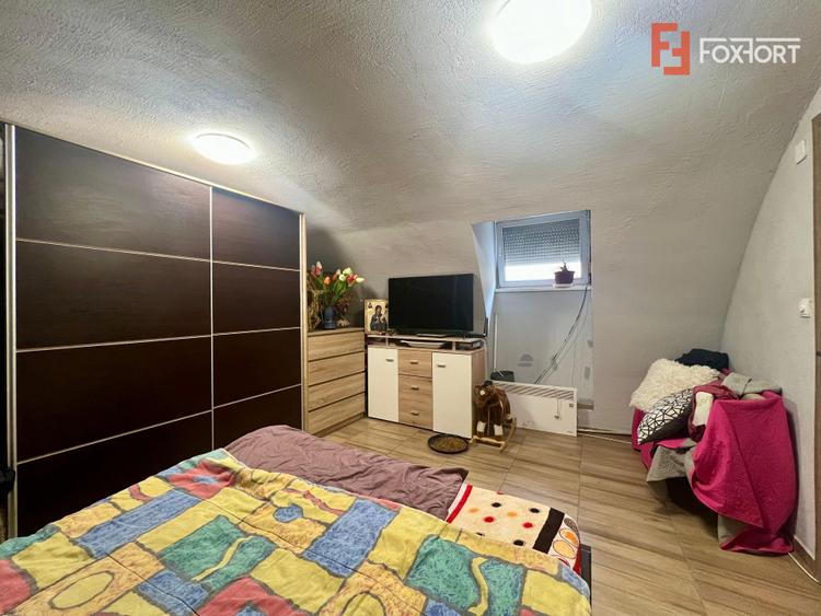 Apartament 3 camere la curte comuna de vanzare, zona Traian