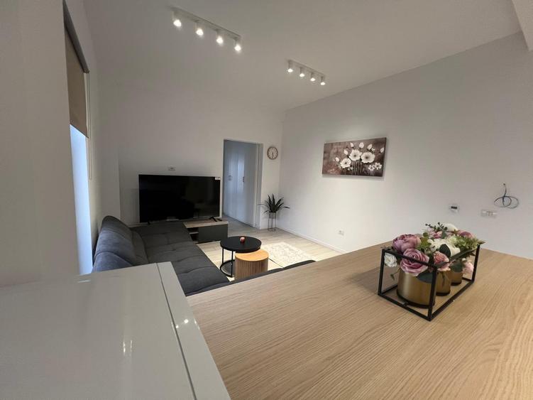 Apartament cu doua camere mobilat si utilat lux