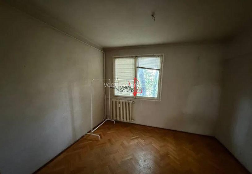 4 camere Titan Costin Georgian Metrou - 13
