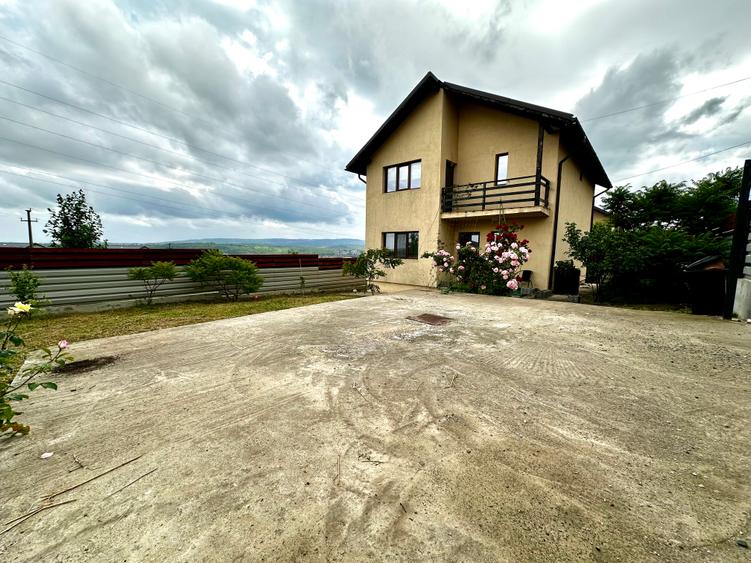 Vila cu 5 camere si 2 bai de vanzare in Horpaz