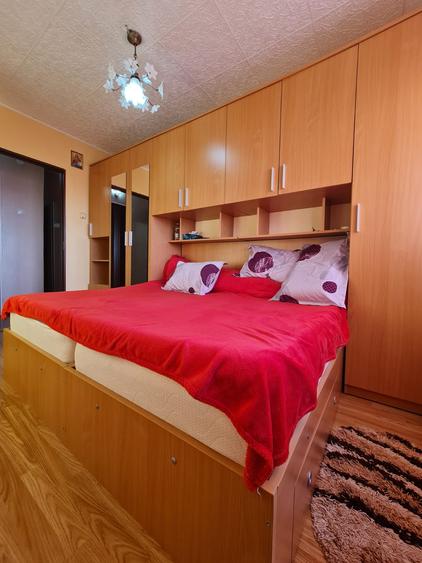 Vanzare apartament 4 camere dec, in Galati, Micro 39A, sup.91mp, mobilat