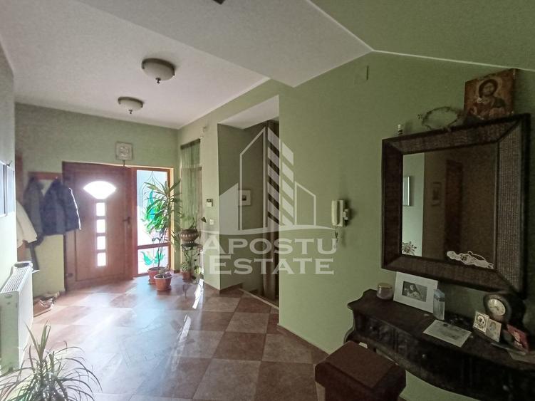 Casa Individuala impresionanta, curte bine amenajata, zona Semicentral