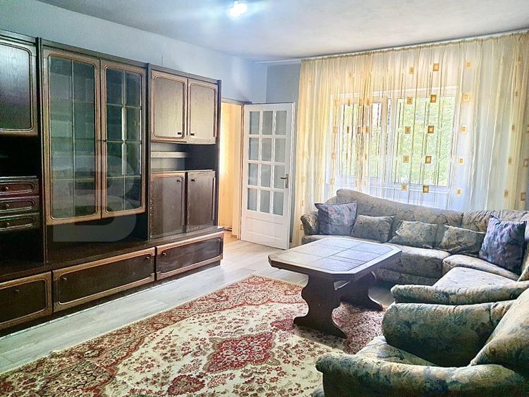 Casa de vanzare cu curte si anexe, teren 1253 mp, Berghin