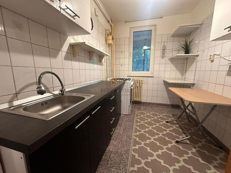 3 Camere Decomandat, Etaj 1, Aproape Metrou Piata Sudului