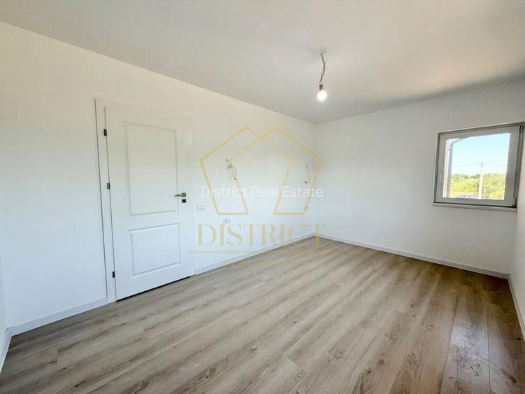 Duplex cu 5 camere si 2 bai, 470 mp teren si 115 mp utili in Ghiroda.