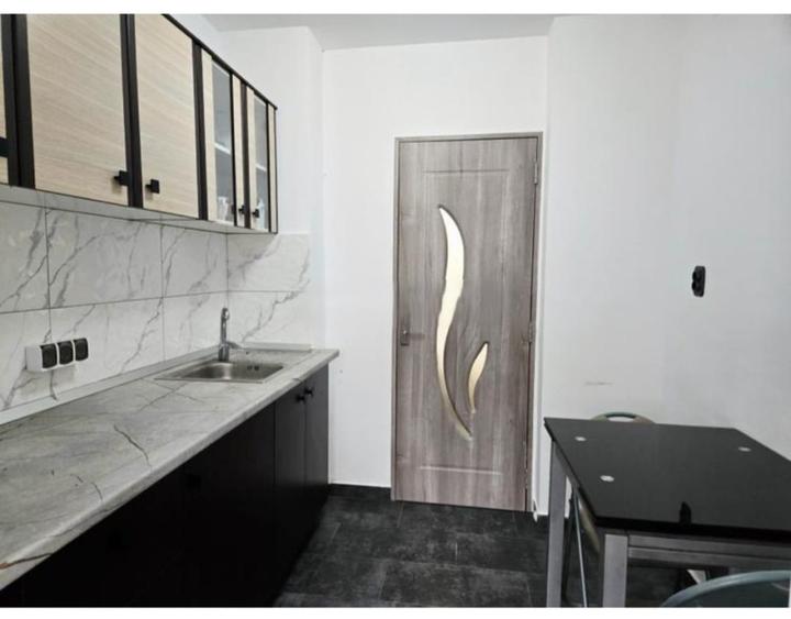 Apartament 3 camere  decomandat – Auchan Titan