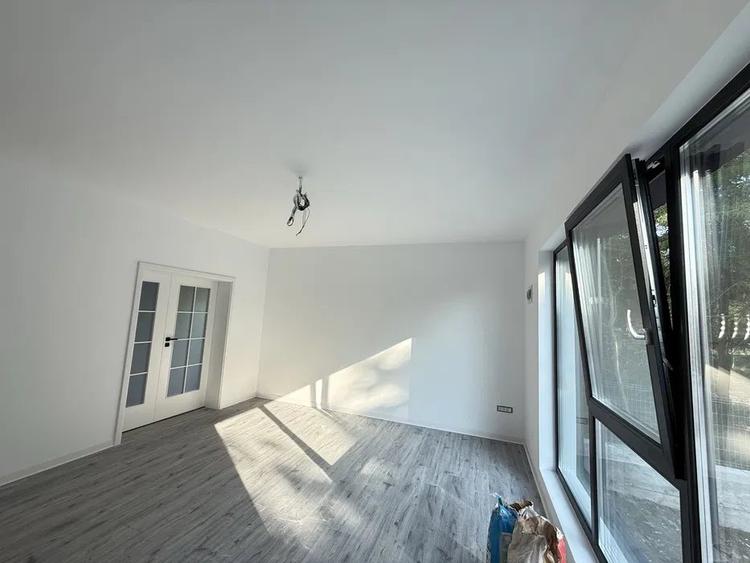 CASA INDIVIDUALA, 4 CAMERE, 2 BAI SI POD, VALEA ADANCA ZONA 5 DRUMURI
