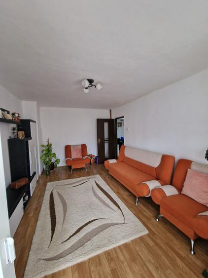 Apartament 3 camere decomandat, et.3, zona sensu vechi