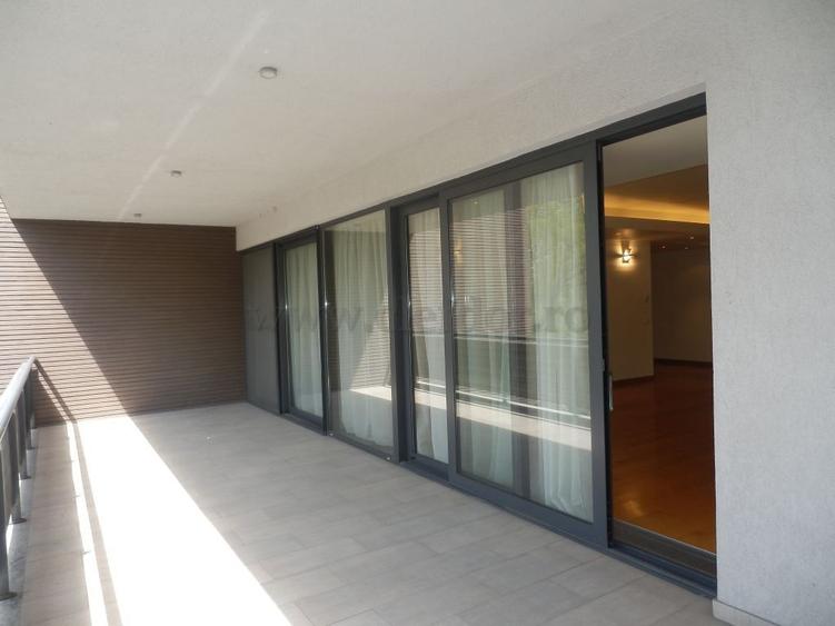 Apartament cu 3 camere de închiriat în zona Primaverii
