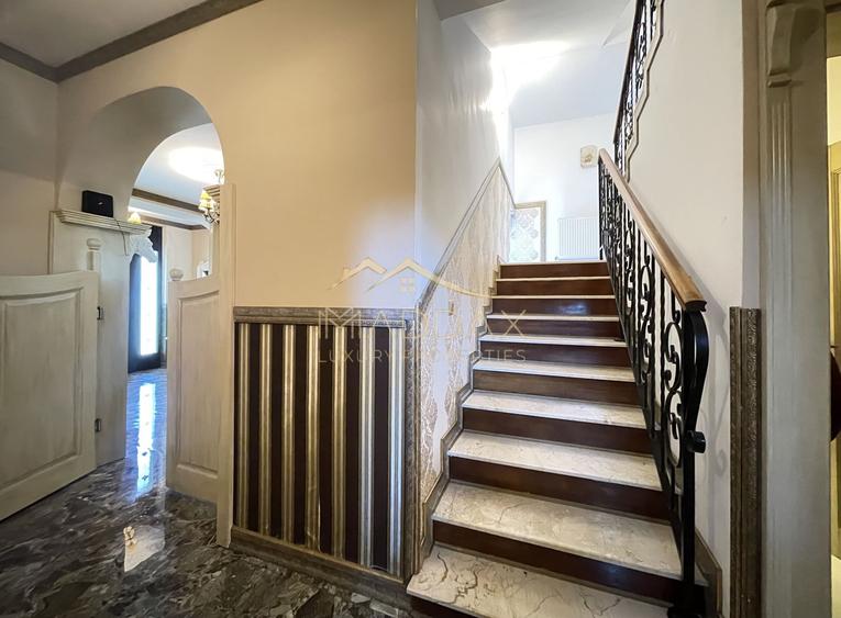 Vila 7 camere**Lake view**Ponton privat**Piscina**Teren 933 MP//Balotesti
