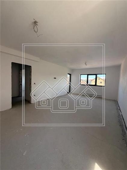Ap cu 2 camere, balcon - 56 mp utili, balcon - Selimbar