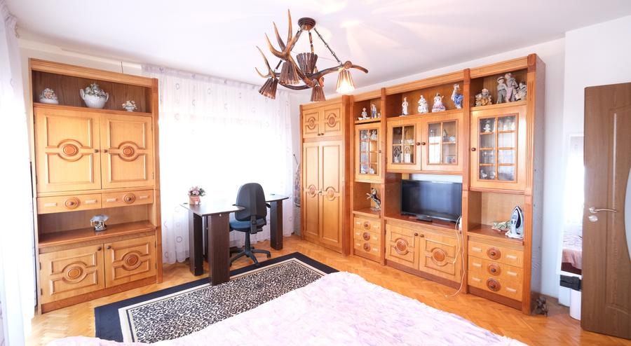Vanzare casa D+P+1+pod si 519 mp teren in Piatra Neamt compusa din 2 apartamente