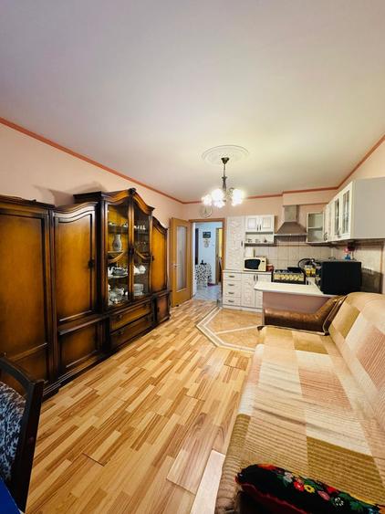 Apartament cu 3 camere pe str. Aluminei langa Liceul Ortodox