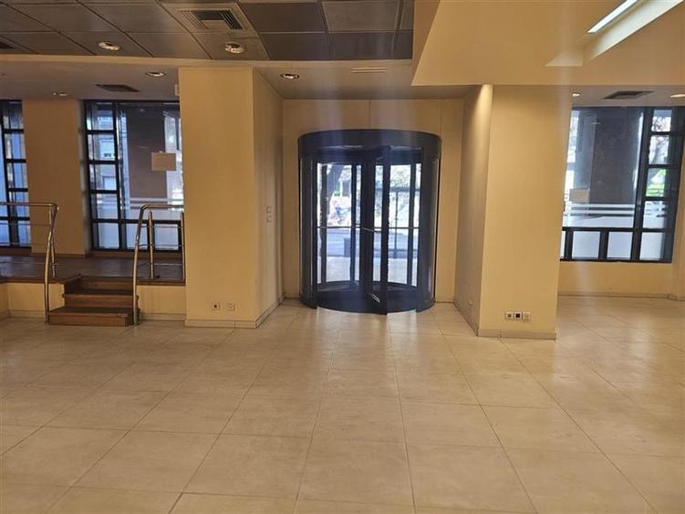 Spatiu comercial stradal ultracentral 445 mp