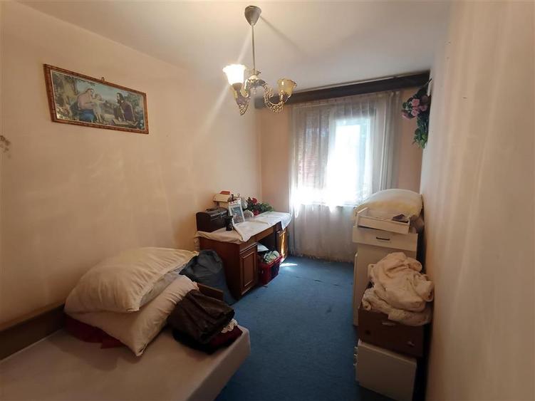 Apartament 3 camere etaj 2 in Moldova Noua