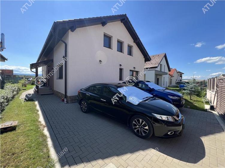 Casa individuala cu 4 camere terasa si teren 500 mp in Sura Mica Sibiu