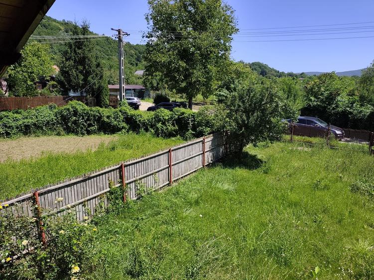 FARA COMISIOANE zona linistita aer curat casa mobilata 3 camere P +M teren 755mp