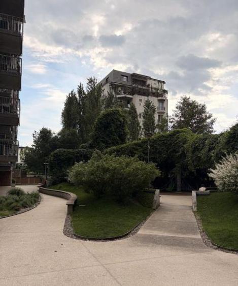 2 camere| Complex The Park-Vacaresti| loc de parcare| prima inchiriere | metrou.
