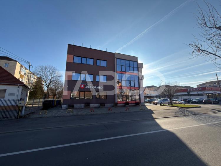 Cladire moderna cu teren 890 mp P+2E+ET birouri si spatiu comercial