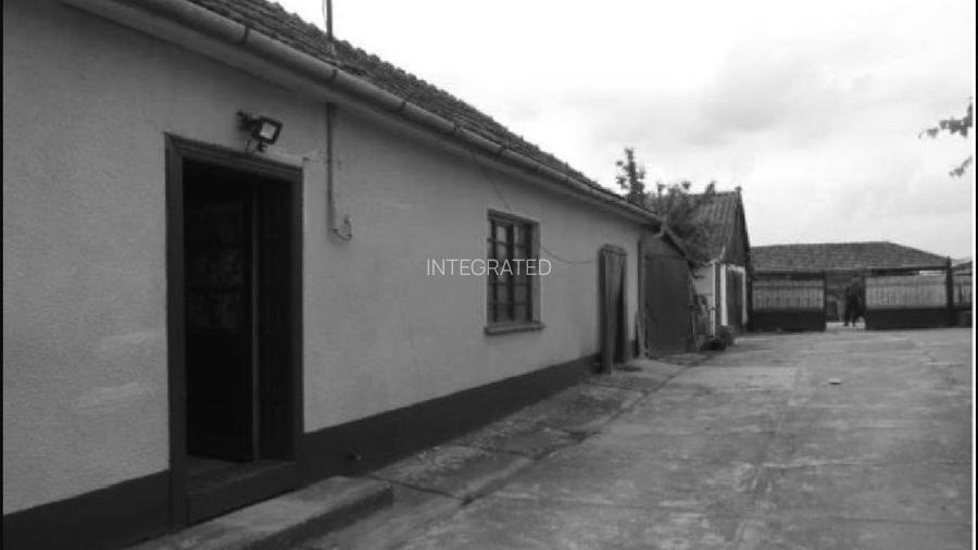 Casa P - 163 mp + Teren - 8.617 mp, Sannicolau Roman - 7