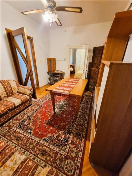 Apartament 4 camere in casa, zona Patria, Central, cu acces auto in curte