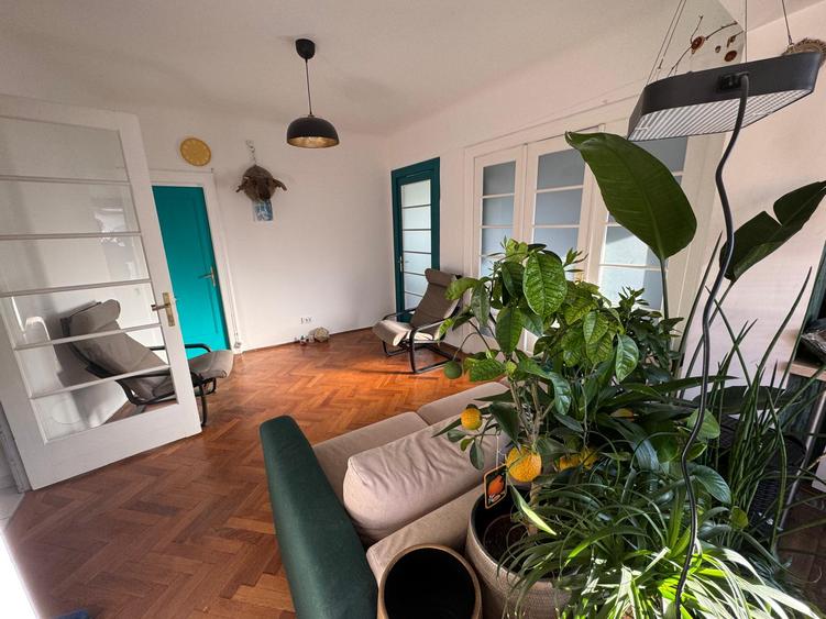 Vanzare apartament trei camere mobilat/utilat renovat Cotroceni metrou Opera