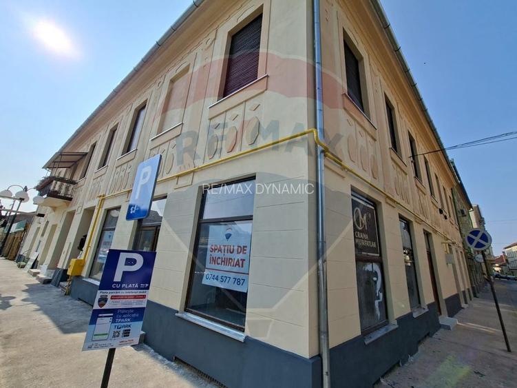 Spațiu comercial 75 mp  Piata Catedralei. Vitrină  si acces din stradă - 2