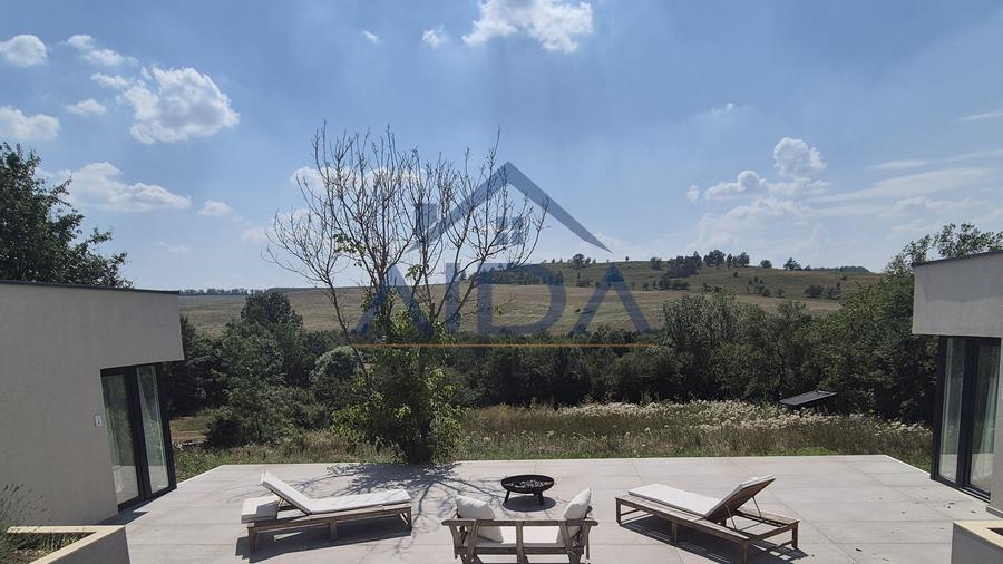 Oportunitate – vila moderna cu 4 apartamente la Comeat