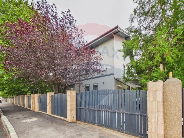 Casă / Vilă cu 7 camere de vânzare în zona Prelungirea Ghencea - 40