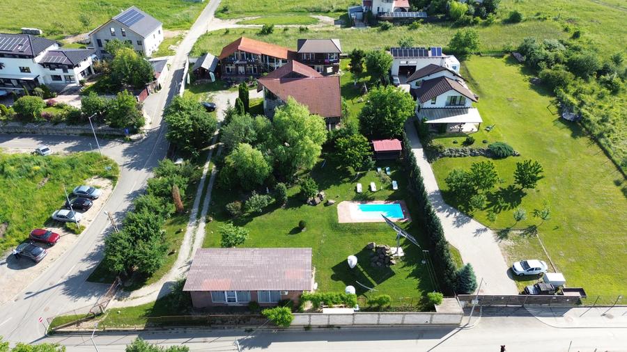 Pensiune si casa de locuit cu 3200 mp teren in Sibiu cartier Gusterita