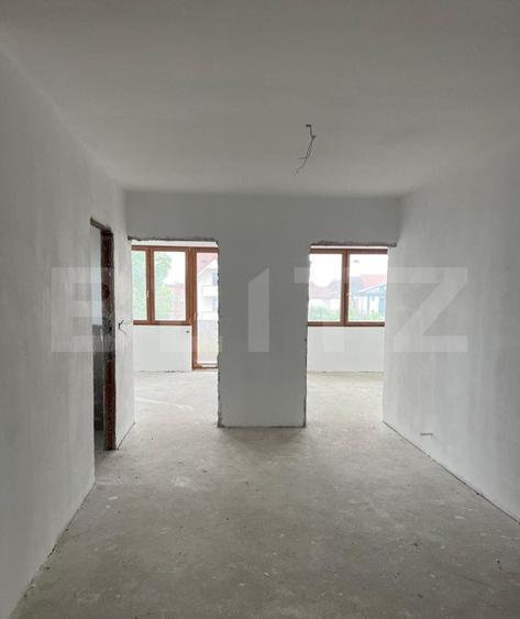Apartament de 3 camere, 2 balcoane, 93 mp, etaj 1