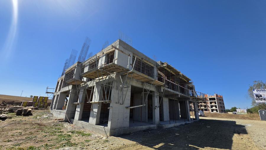 Penthouse modern cu 4 camere si terasa de 77 mp de vanzare