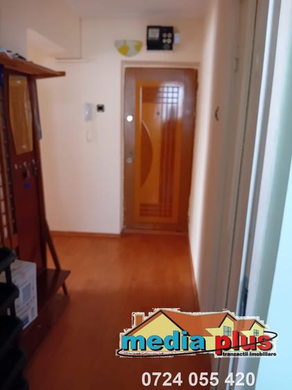 Apartament cu 3 camere decomandat Micro 20