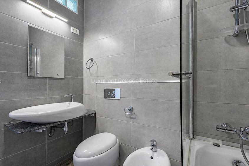 Apartament 3 camere ultracentral, 80 mp | 2+ Locuri de parcare private | Piața 7 - 16