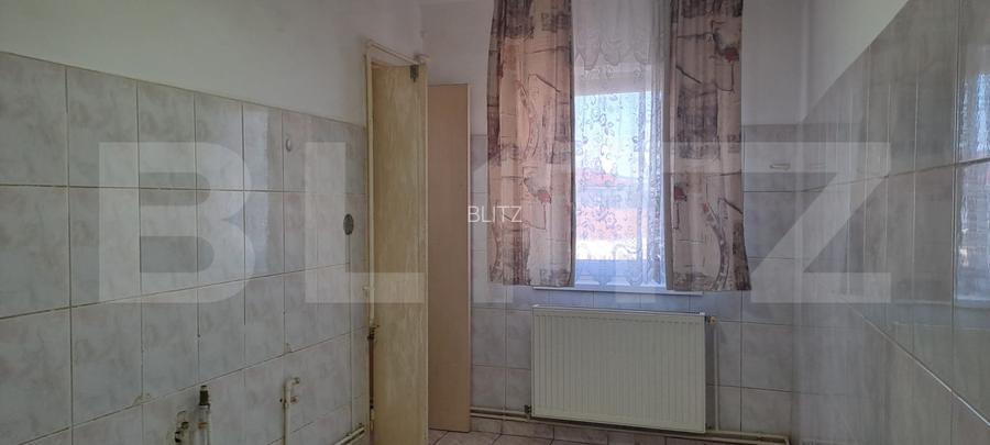 Apartament 2 camere, et. 4, zona centrală, Făgăraș – nemobilat, de renovat - 3