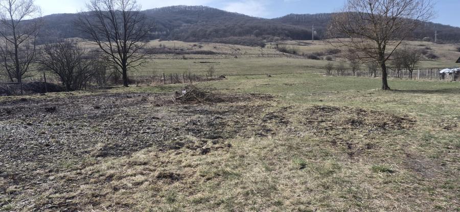 Teren intravilan de vânzare – deschidere mare la drum național! Viile Teci