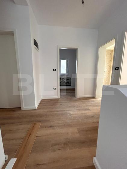 1/2 Duplex, 117mp, despărțit prin camera tehnică