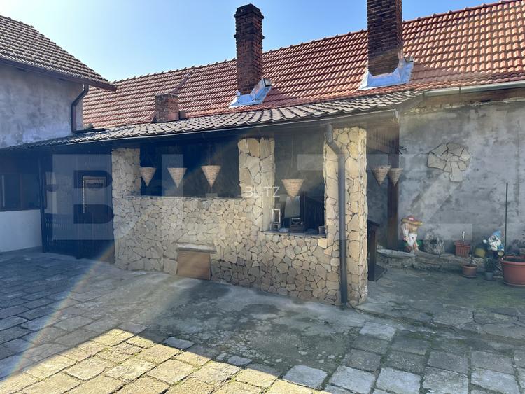 Casă spațioasă într-o zonă liniștită – curte amenajată cu filigorie, piscină. - 12