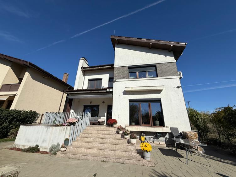 Vila Superba cu deschidere la Lac *Petrachioaia*
