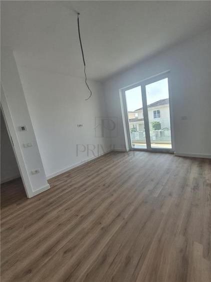 Duplex modern - despartit prin camera tehnica - zona f buna