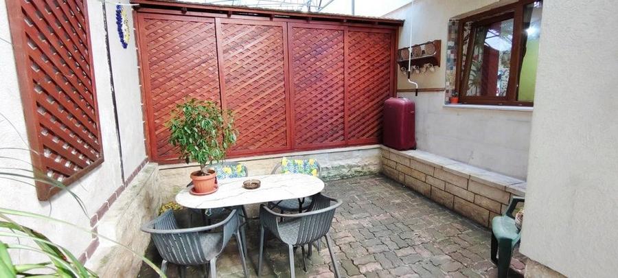 Apartament rustic, deosebit de 98 mp,  cu gradina, in Andrei Muresanu