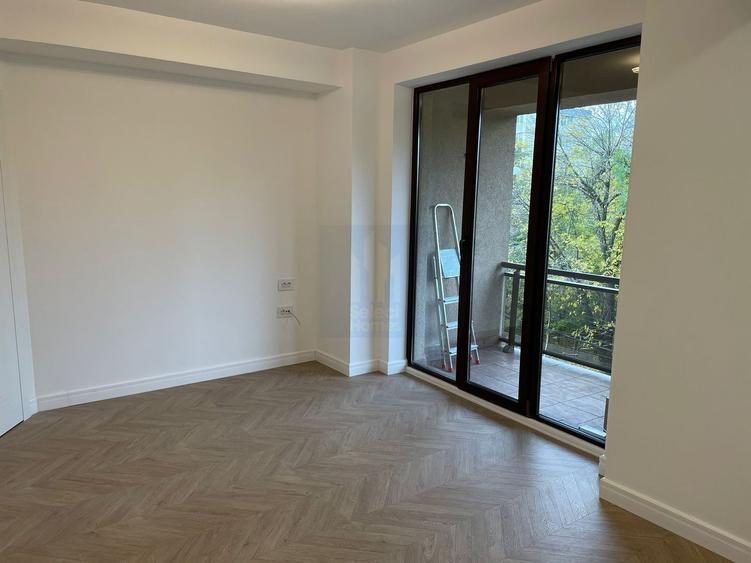 Apartament Renovat 4 Camere de Vanzare Parcare *Arcul de Triumf*