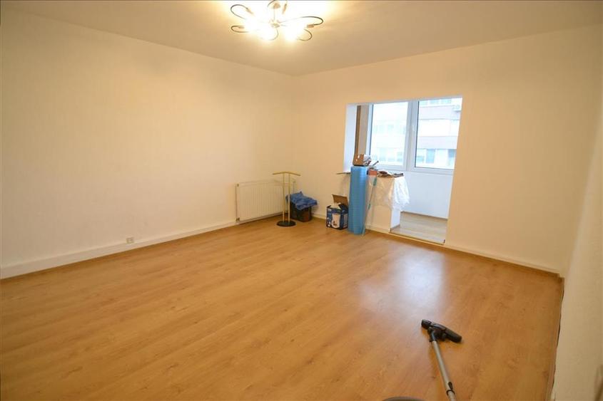 Apartament de 3 camere spațios și bine compartimentat Carpatilor