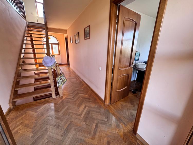 Casa individuala P+1+M amplasata pe un teren de 1612 mp.