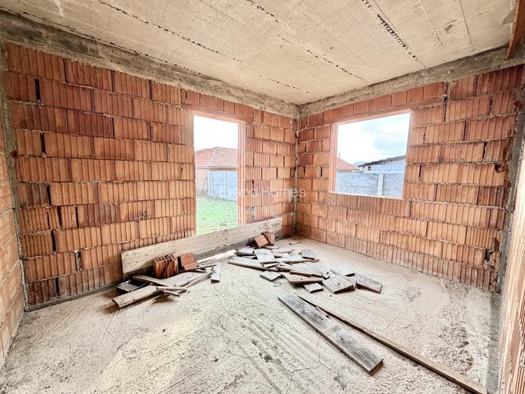 Casa individuala la rosu - 183 mp utili - 533 mp teren - Ianova - 9