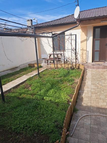 Trocadeo, casa ideal BIROURI, curte