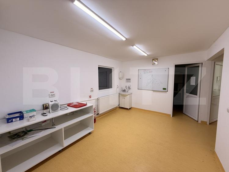 Depozit farmaceutic cu laborator analize 269 mp, curte 1.845mp, zona Cârcea