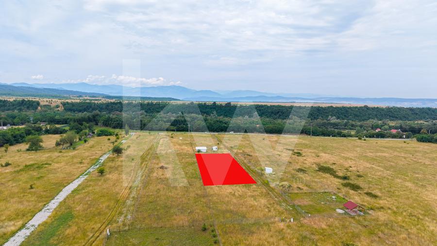 Teren cu priveliște spectaculoasă spre Munții Făgăraș-  Valea Avrigului